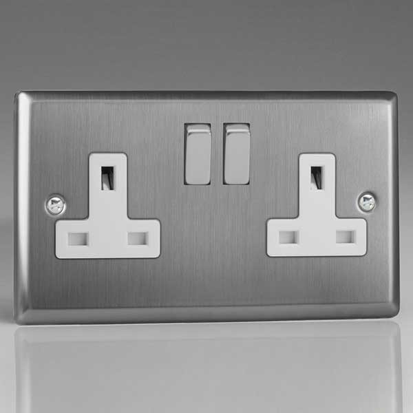 Presa Elettrica Commutata Varilight XT4B | 13A Doppio Polo Acciaio Spazzolato, Finitura Classica